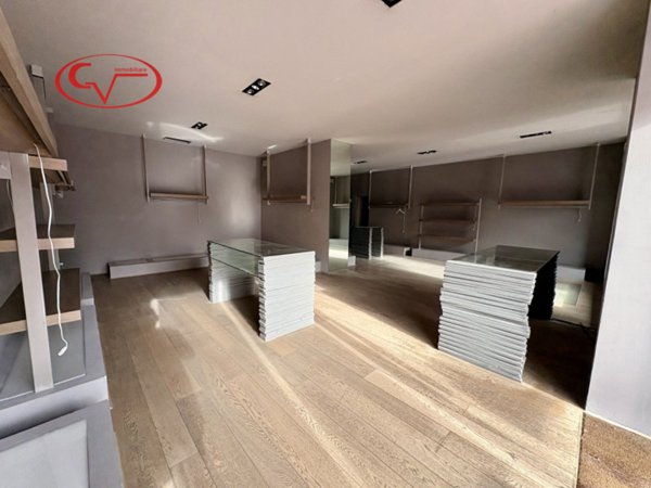 negozio in affitto a Terranuova Bracciolini