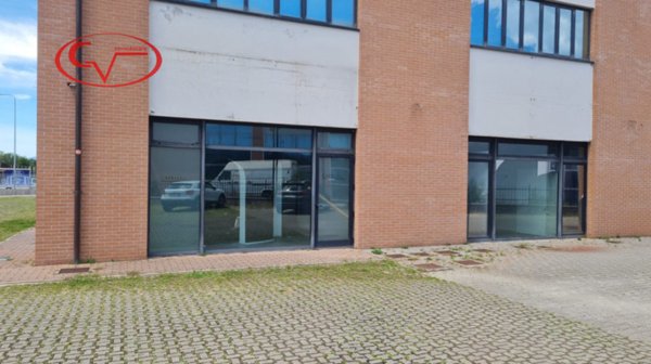 negozio in affitto a Terranuova Bracciolini