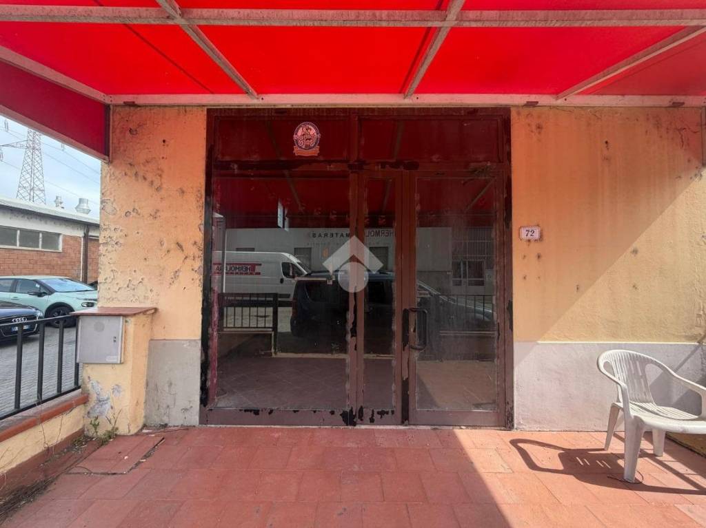 negozio in affitto a Terranuova Bracciolini