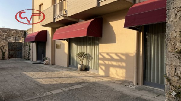 negozio in affitto a Terranuova Bracciolini