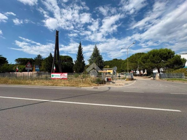 negozio in affitto a Terranuova Bracciolini