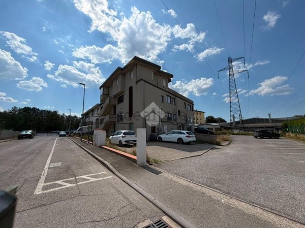 locale commerciale in affitto a Terranuova Bracciolini