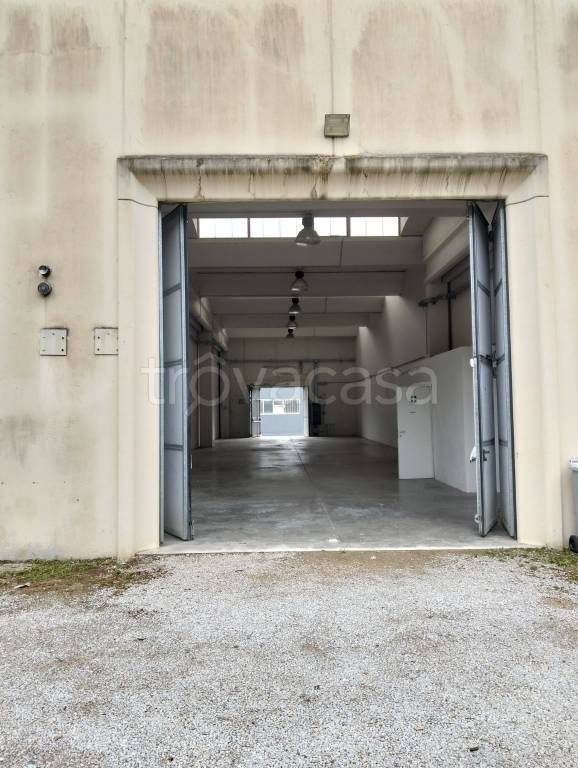 locale commerciale in affitto a Castelfranco Piandiscò