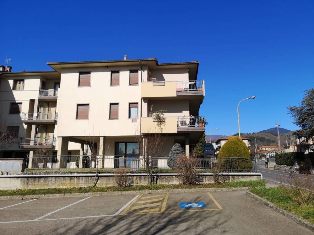 locale commerciale in affitto a Pratovecchio Stia in zona Pratovecchio