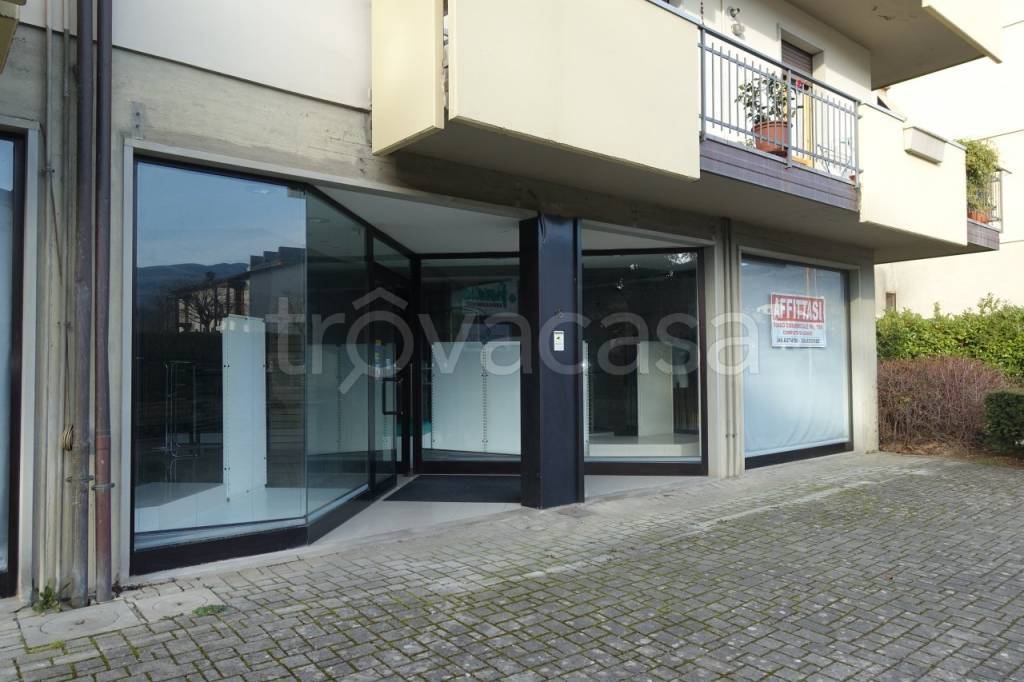 negozio in affitto a Pratovecchio Stia in zona Pratovecchio