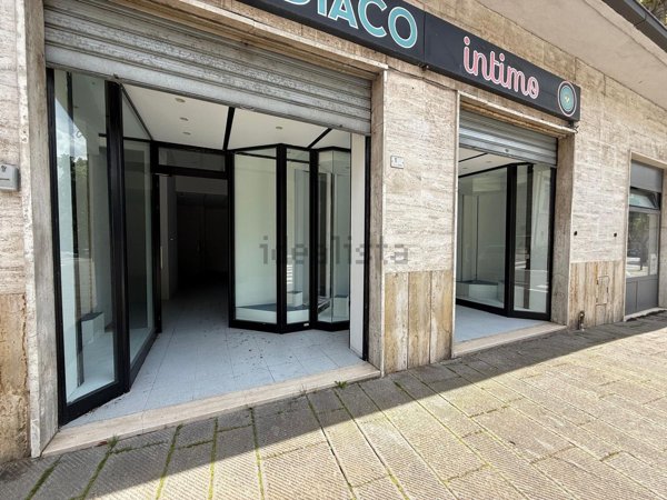 locale commerciale in affitto ad Abbadia San Salvatore