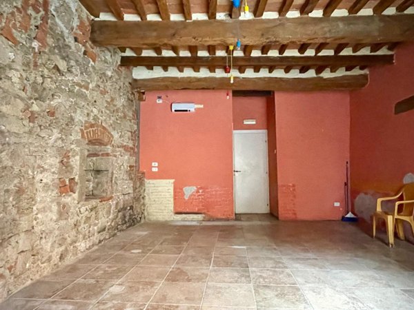 locale commerciale in affitto ad Asciano