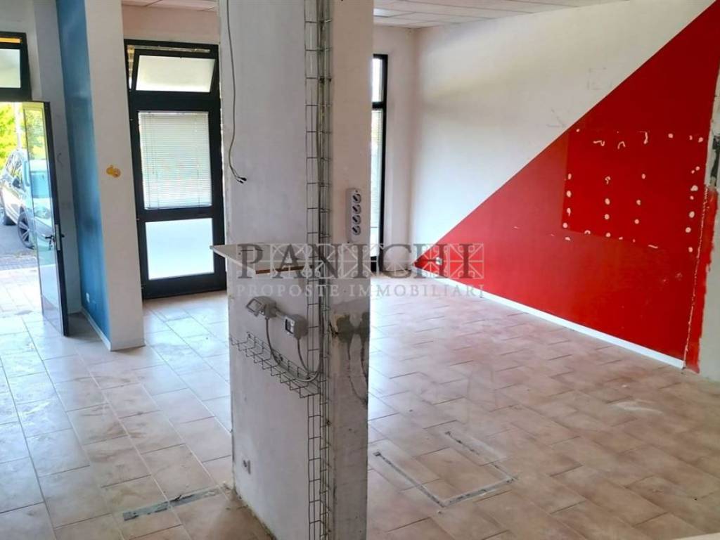 negozio in affitto ad Asciano in zona Arbia