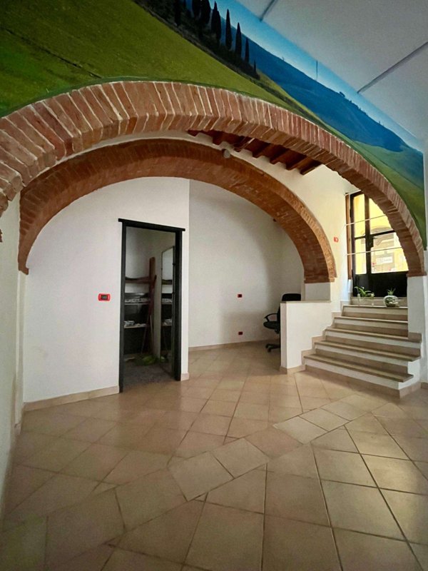 negozio in affitto ad Asciano