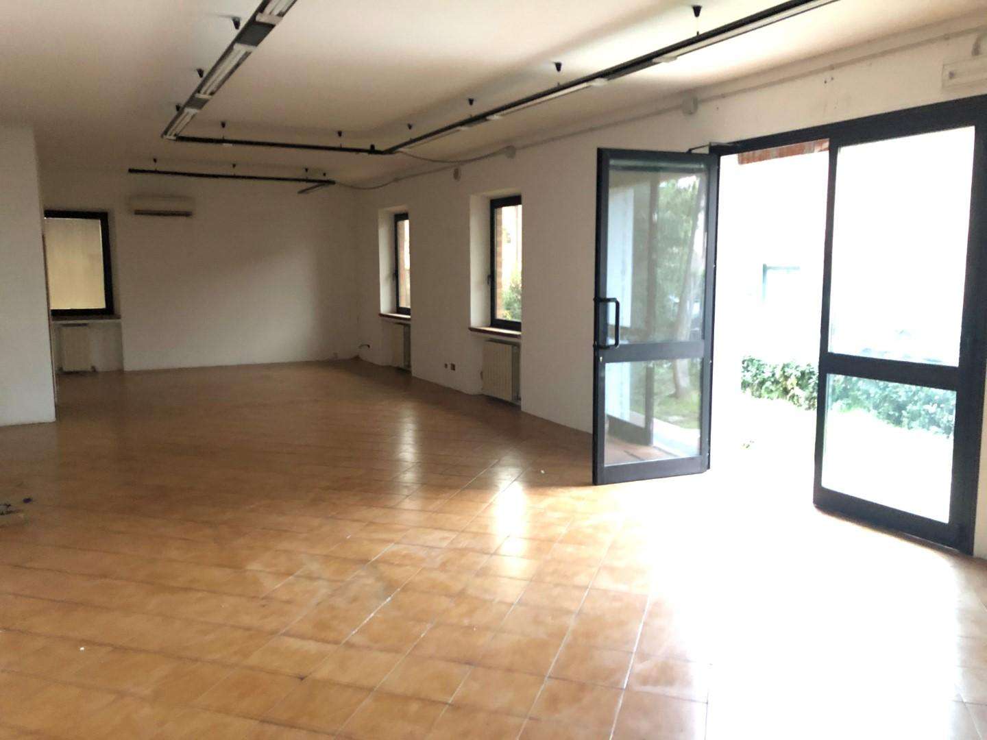 locale commerciale in affitto ad Asciano in zona Arbia