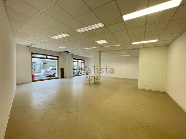 negozio in affitto ad Asciano