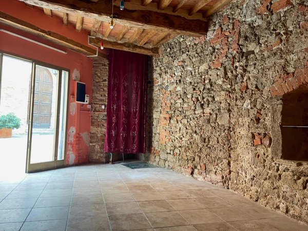 locale commerciale in affitto ad Asciano
