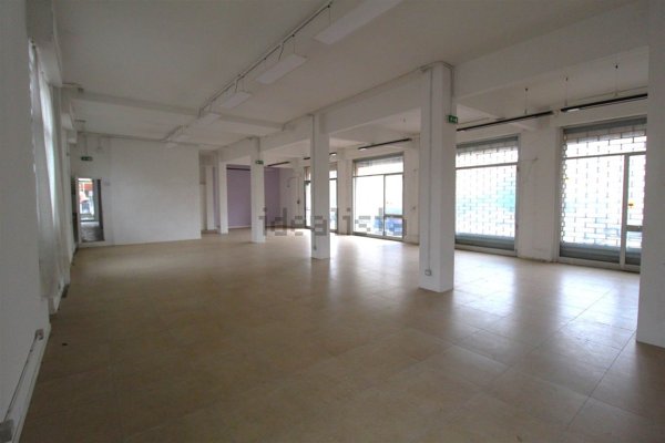 locale commerciale in affitto a Colle di Val d'Elsa