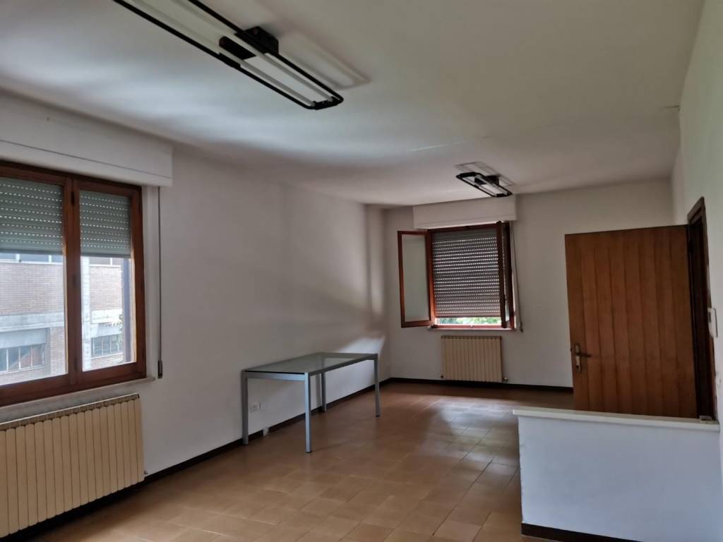 ufficio in affitto a Colle di Val d'Elsa