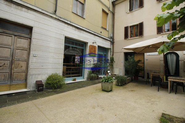 locale di sgombero in affitto a Colle di Val d'Elsa