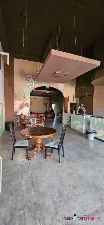 locale commerciale in affitto a Colle di Val d'Elsa