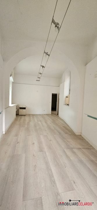 negozio in affitto a Colle di Val d'Elsa