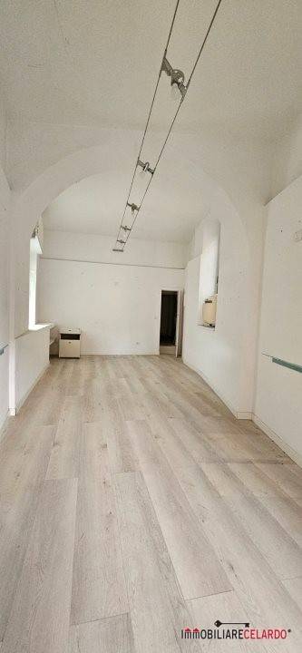 negozio in affitto a Colle di Val d'Elsa