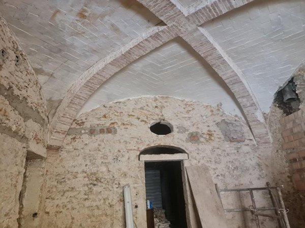 locale commerciale in affitto a Colle di Val d'Elsa