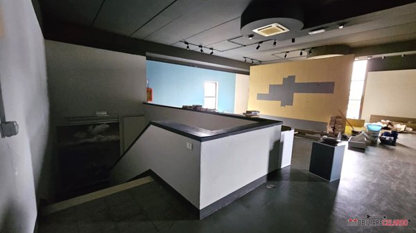 locale commerciale in affitto a Colle di Val d'Elsa