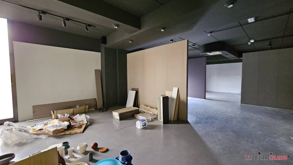 negozio in affitto a Colle di Val d'Elsa