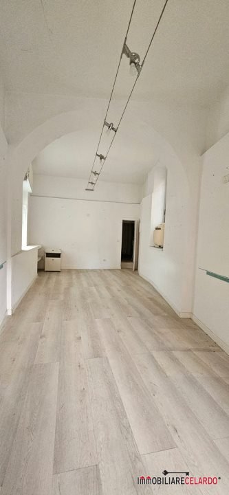 negozio in affitto a Colle di Val d'Elsa