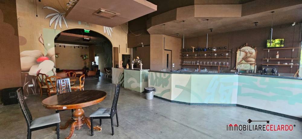 negozio in affitto a Colle di Val d'Elsa