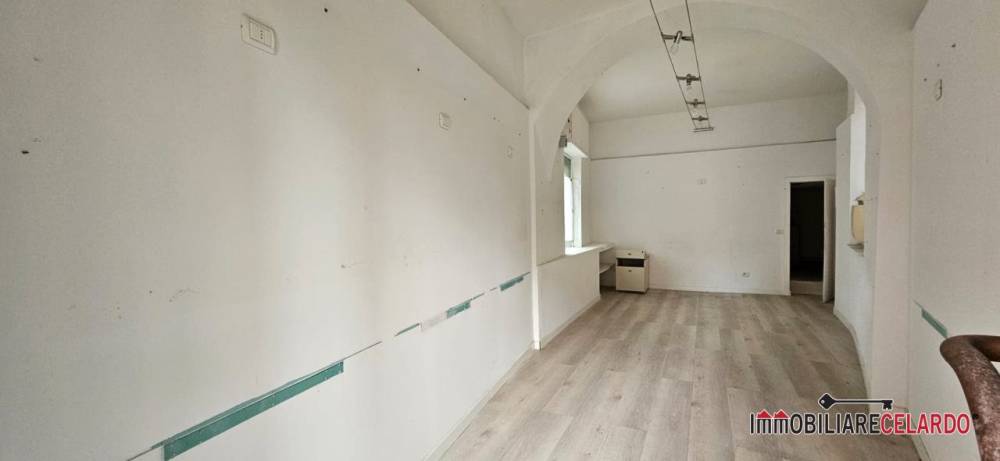 negozio in affitto a Colle di Val d'Elsa