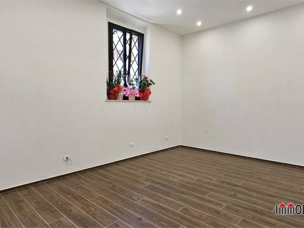 negozio in affitto a Colle di Val d'Elsa