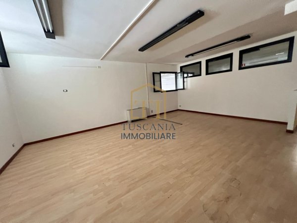 locale commerciale in affitto a Colle di Val d'Elsa