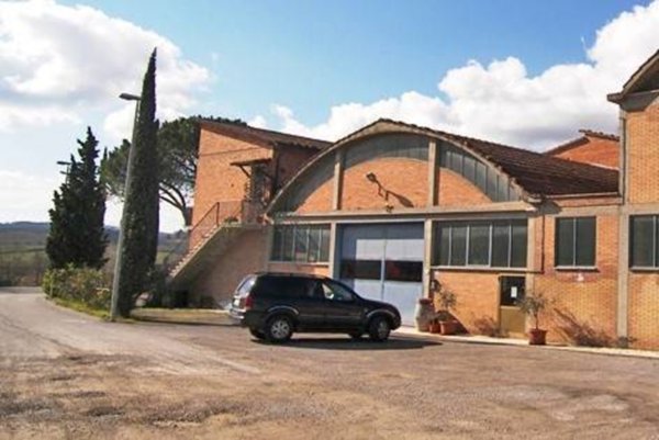locale di sgombero in affitto a Montepulciano