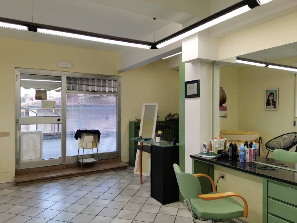 negozio in affitto a Monteriggioni in zona San Martino