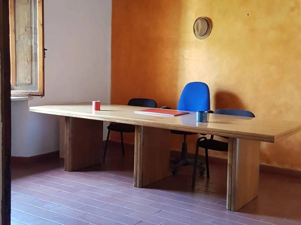 ufficio in affitto a Monteriggioni in zona Castellina Scalo