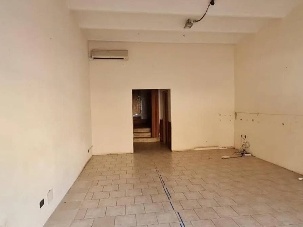 negozio in affitto a Monteriggioni in zona Castellina Scalo