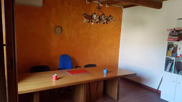 ufficio in affitto a Monteriggioni in zona Castellina Scalo