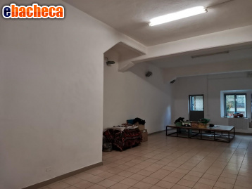 locale commerciale in affitto a Poggibonsi