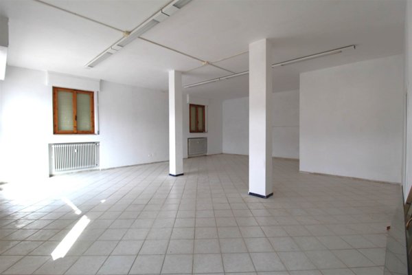 locale commerciale in affitto a Poggibonsi