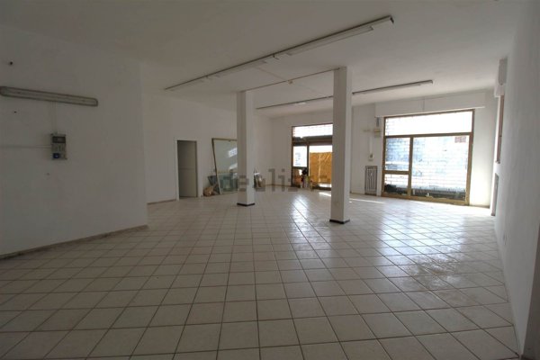 locale commerciale in affitto a Poggibonsi