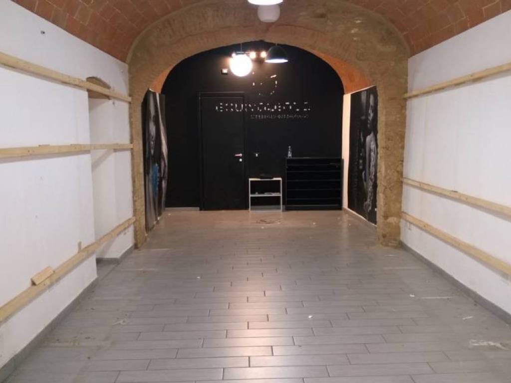 negozio in affitto a Poggibonsi in zona Centro Storico