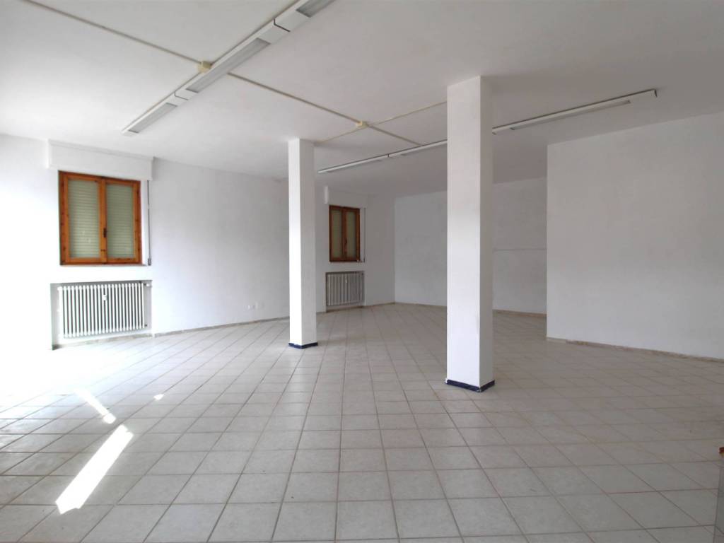 negozio in affitto a Poggibonsi
