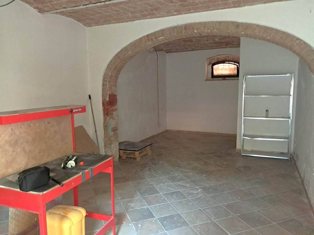 locale commerciale in affitto a Poggibonsi