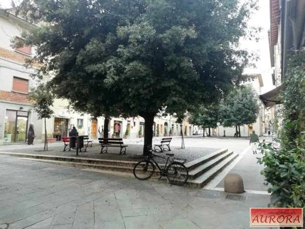 locale commerciale in affitto a Poggibonsi