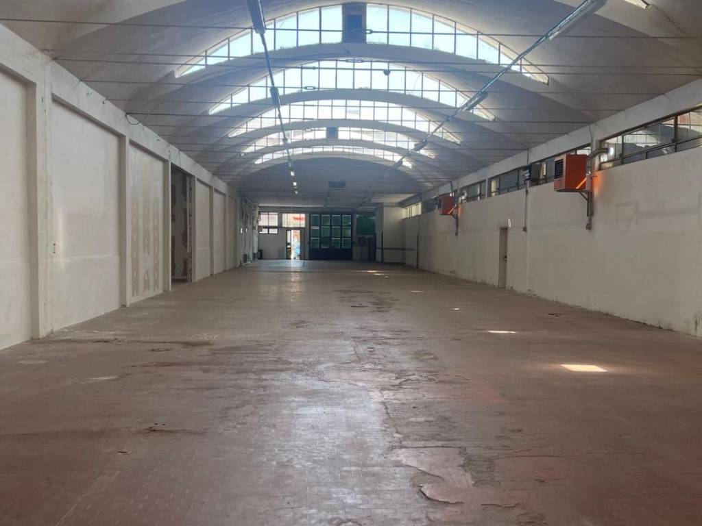 locale commerciale in affitto a Poggibonsi