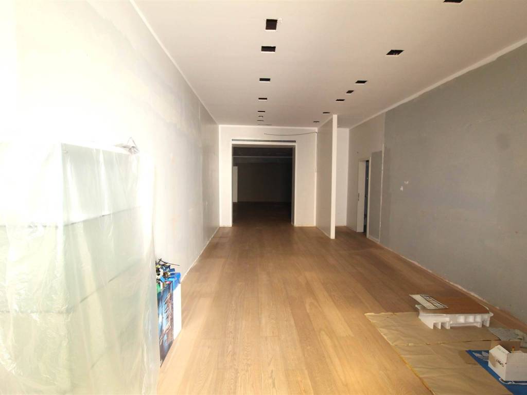 negozio in affitto a Poggibonsi in zona Centro Storico