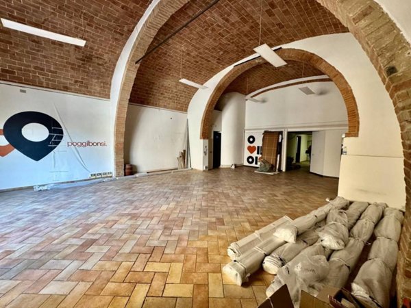 negozio in affitto a Poggibonsi