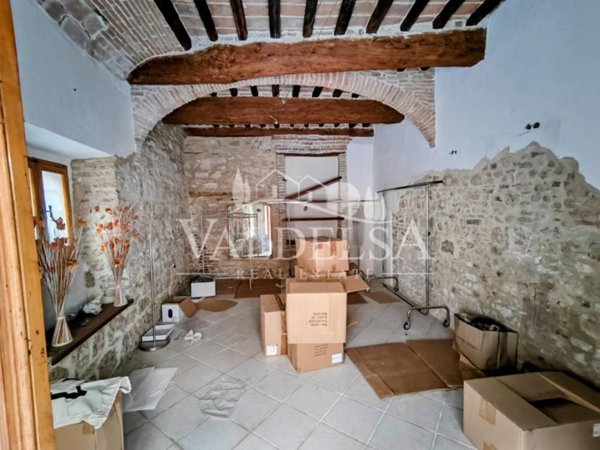 locale di sgombero in affitto a Poggibonsi