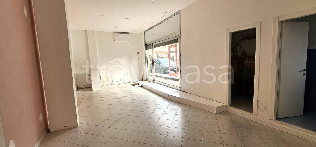 negozio in affitto a Poggibonsi