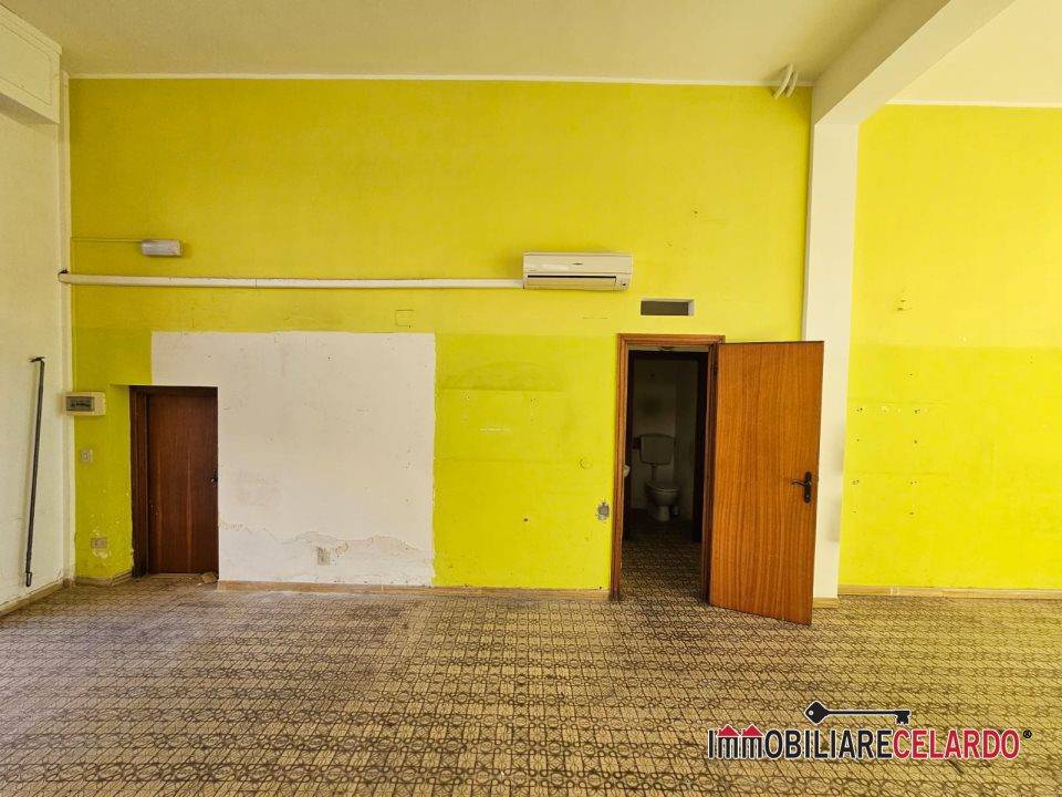 negozio in affitto a Poggibonsi
