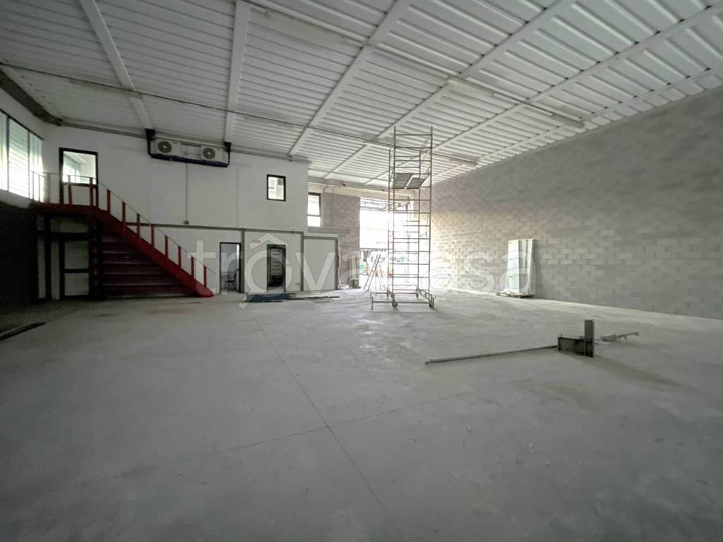 negozio in affitto a Poggibonsi