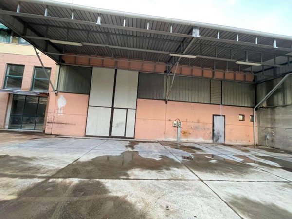 locale commerciale in affitto a Poggibonsi